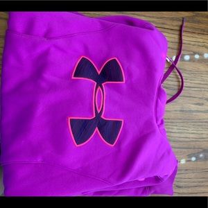 Gorgeous under Armour water resistant sweatshirt